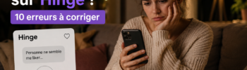 Jeune femme triste regardant son téléphone après n'avoir obtenu aucun match sur Hinge, illustrant les difficultés rencontrées sur une application de rencontre.